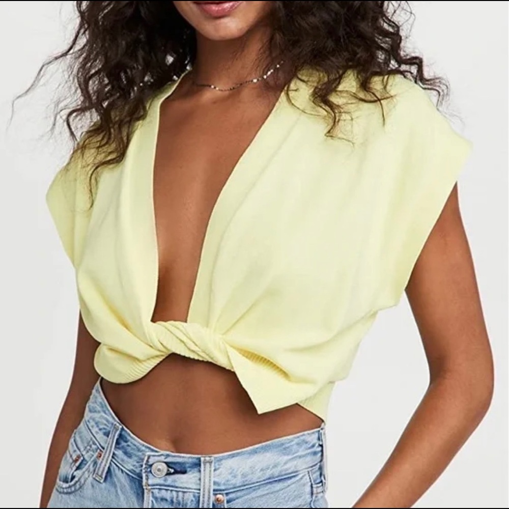 Lioness bright yellow top